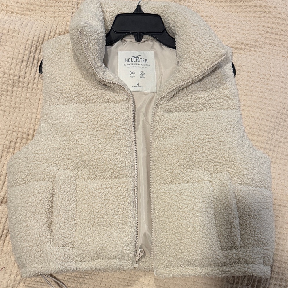 Hollister Cream Puffer Vest Sherpa